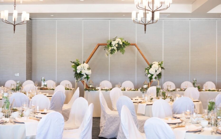 wedding head table and oxagon arbour with white linens and white flowers